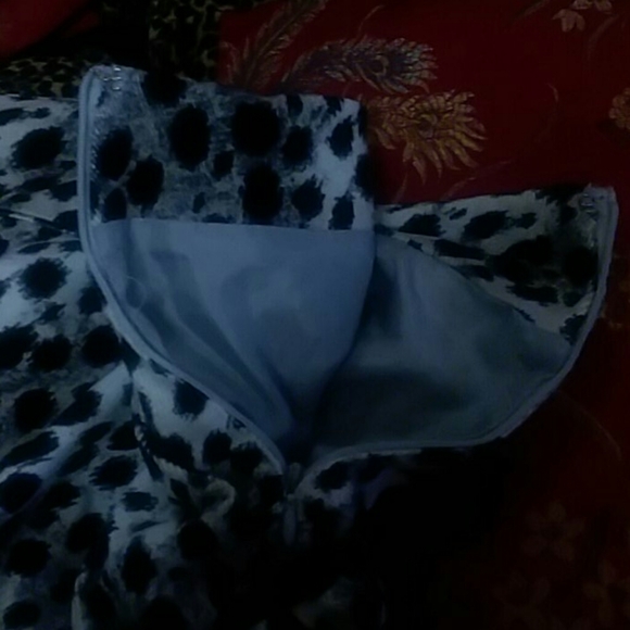 EVAN PICONE SKIRT- Waist 19.5" Flat - Picture 7 of 9